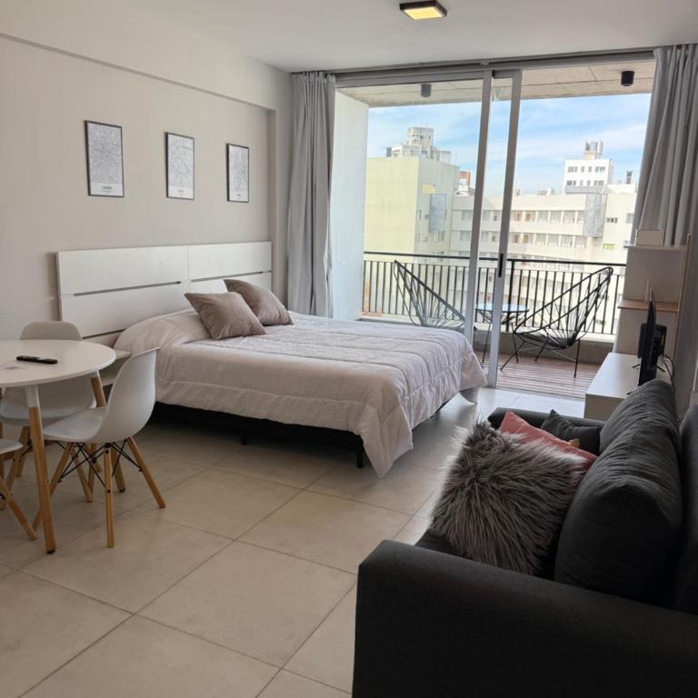 Monoambiente , excelente ubicacion , cercano a Hospitales Y principales Universidades, OPCIONAL COCHERA - Apartamento de 2 dormitorios - 24