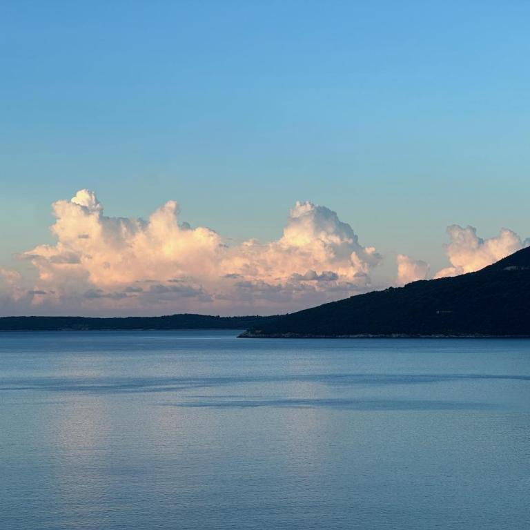Beachside Studio with Sea View - Herceg Novi - Studio with Sea View - 37