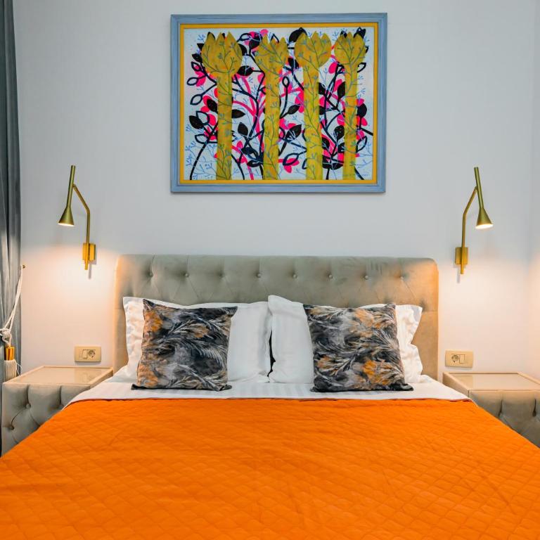 Old Town Lux - Three-Bedroom Apartment - 10