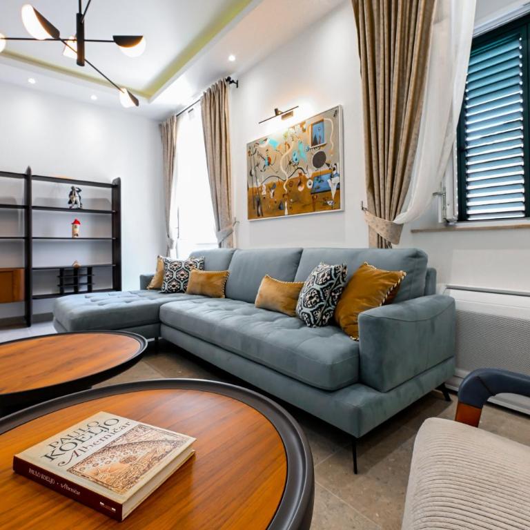 Old Town Lux - Three-Bedroom Apartment - 15