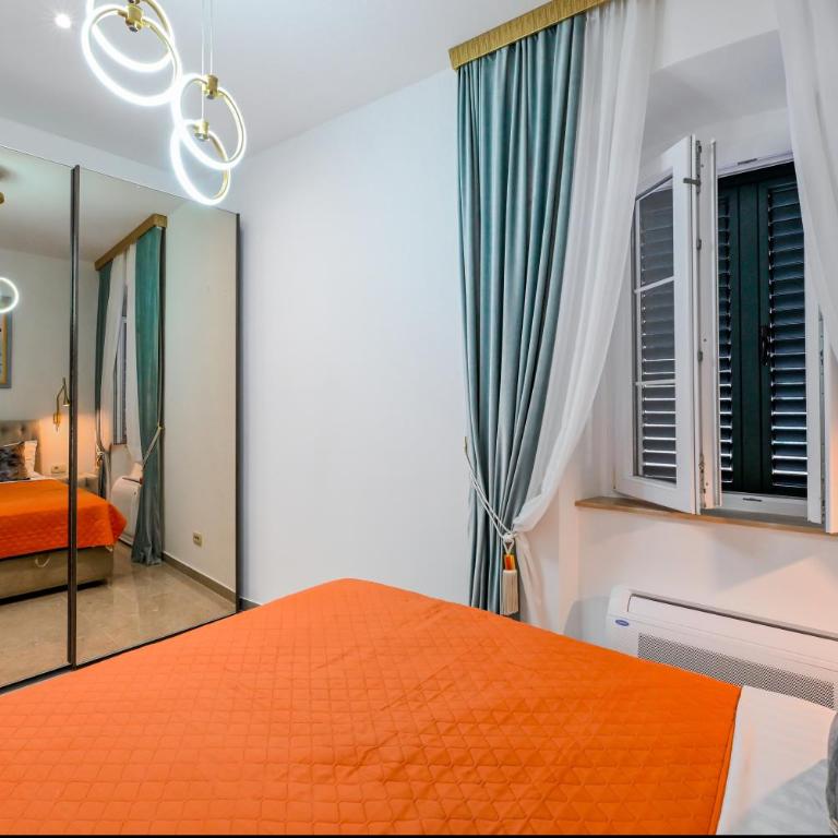Old Town Lux - Three-Bedroom Apartment - 16