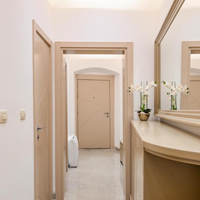 Old Town Lux - Three-Bedroom Apartment - 21