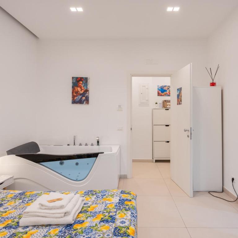 Brezza di Stabia Rooms - Camera Matrimoniale con Vasca Idromassaggio - 2