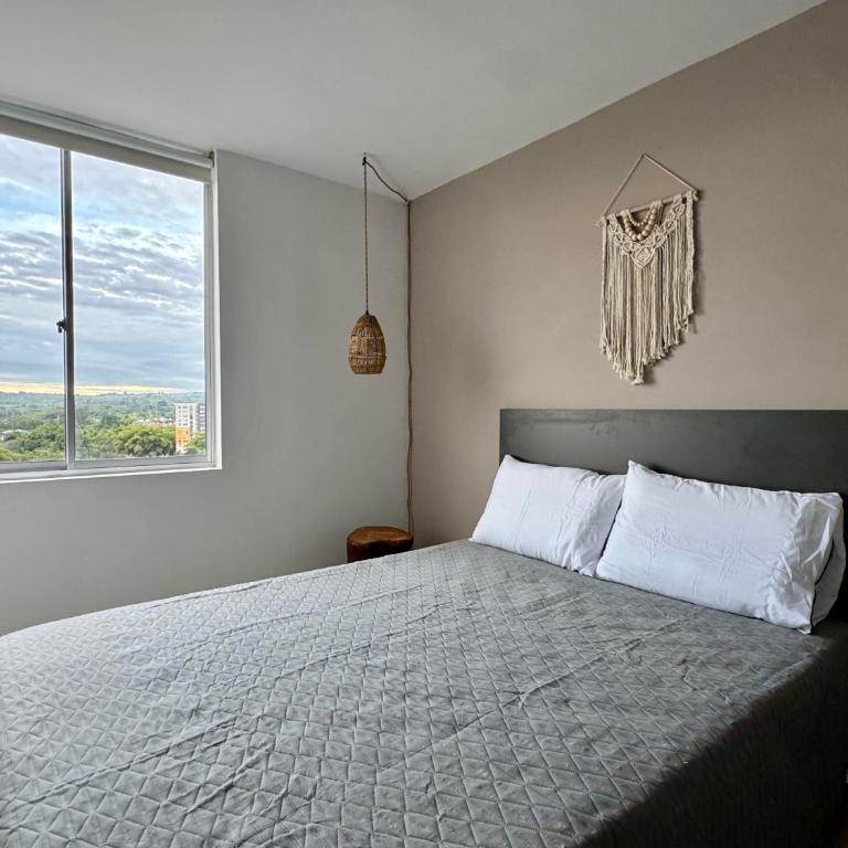 Refugio Central con Parqueo Privado - Apartamento de 2 dormitorios - 2