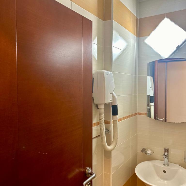 Hotel Porto A - Četvorokrevetna Soba s Terasom - 3