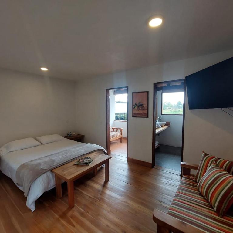 Hotel Campestre Ronda Ecuestre Rionegro - Habitación Doble Deluxe con balcón - 1