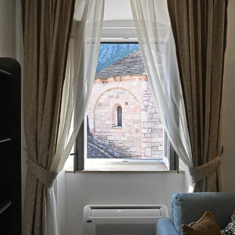 Old Town Lux - Three-Bedroom Apartment - 35