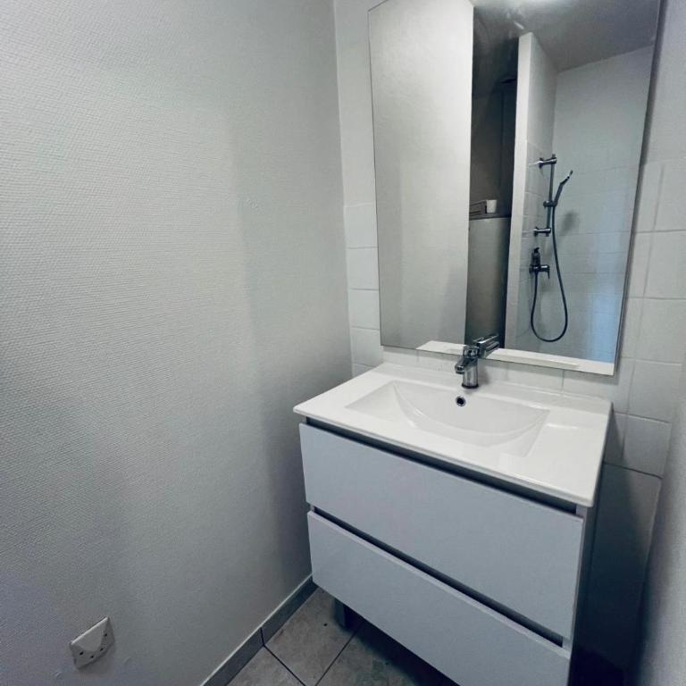 T2, T3 ou studio a Saint Nazaire parking gratuit IDEAL PRO ET VACANCES - Appartement - Rez-de-Chaussée - 4