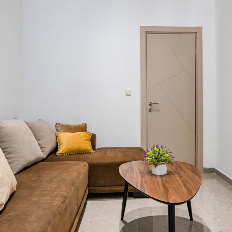 Old Town Lux - Three-Bedroom Apartment - 12