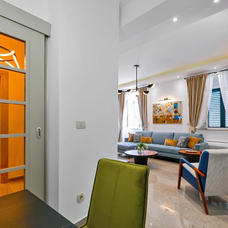 Old Town Lux - Three-Bedroom Apartment - 53