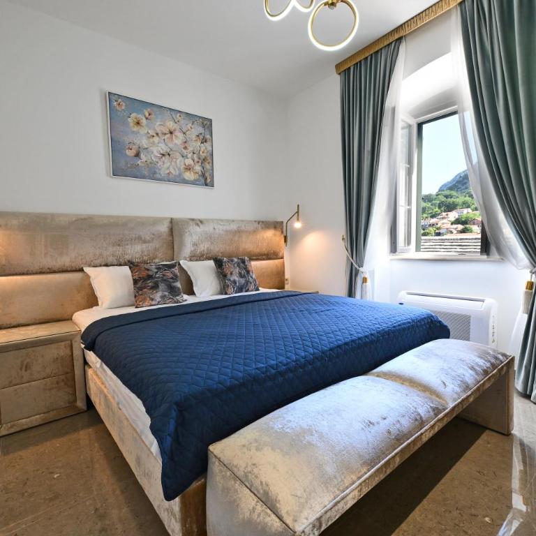Old Town Lux - Three-Bedroom Apartment - 62