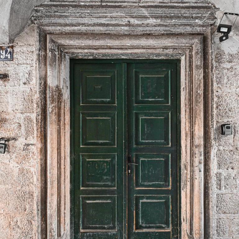 Old Town Lux - Three-Bedroom Apartment - 63