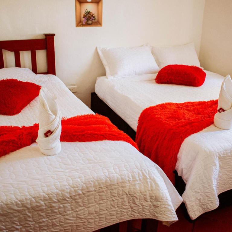 Apartahotel Casa de Angel - Family Room with Private Bathroom - 12
