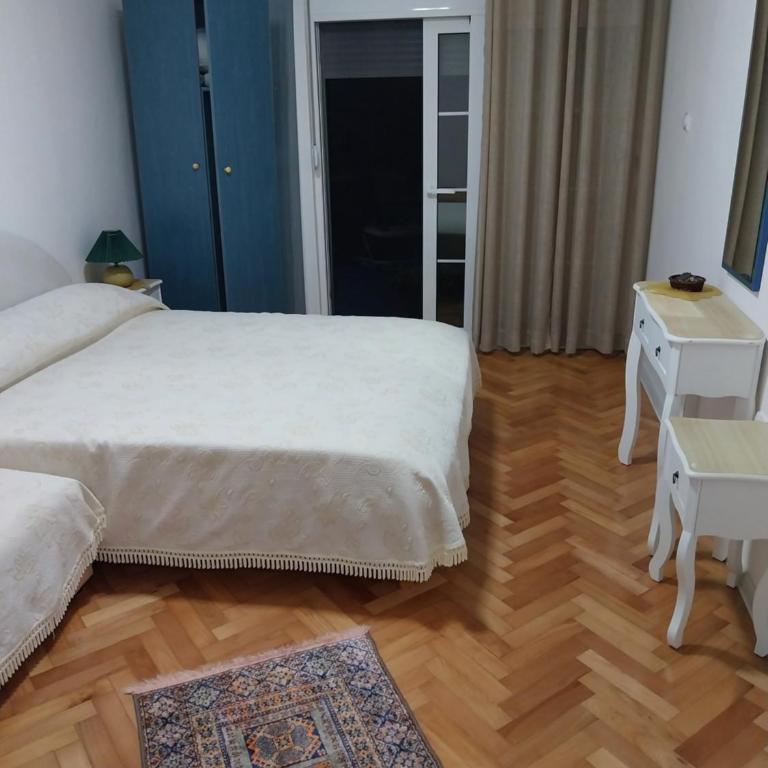 Jon - Two-Bedroom Apartment - 4