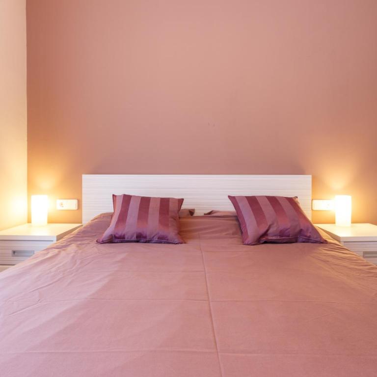 LetsGo Sagrada Familia Penthouse - Two-Bedroom Apartment with Terrace - 5