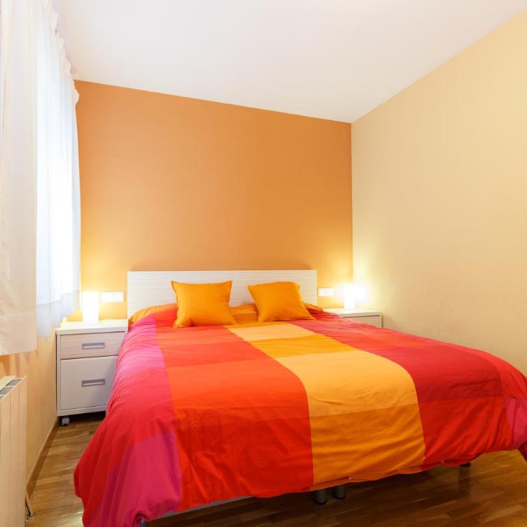 LetsGo Sagrada Familia Penthouse - Two-Bedroom Apartment with Terrace - 6