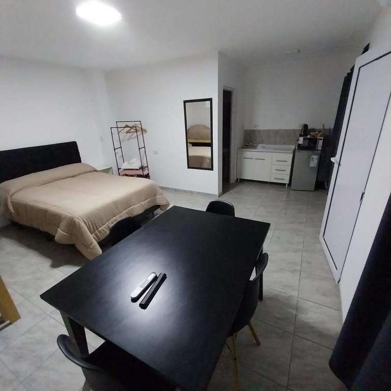 APARTPIEDRAS-Cochera-Desayuno seco - Habitación Cuádruple Clásica - 5