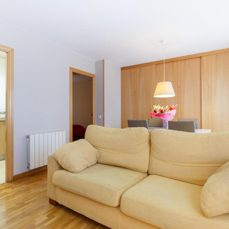 LetsGo Sagrada Familia Penthouse - Two-Bedroom Apartment with Terrace - 18