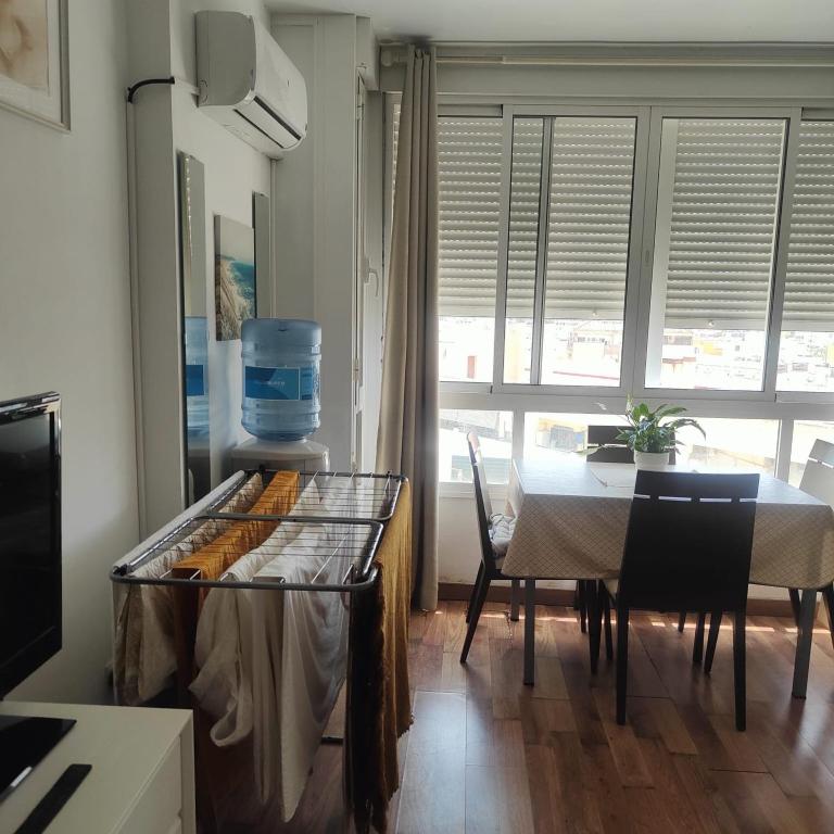 ESTUDIO LOFT en el Centro para 4 Personas Cama doble y sofá nuevo de cama doble Check in a partir de las 15 pm o antes si estuviera libre Con wifi Grandes ventanales - Estudio - 20