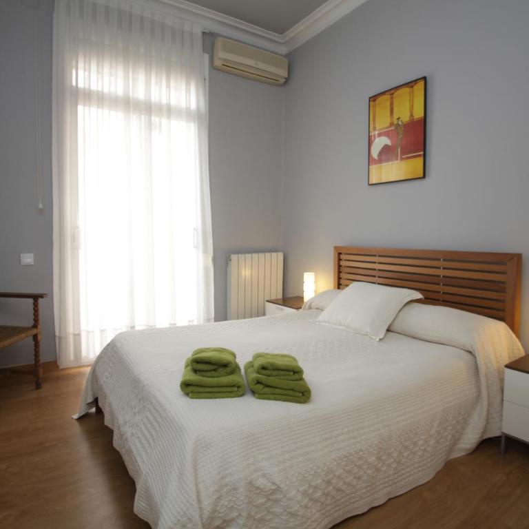 Luxury Central Apartment - Three-Bedroom Apartment - 13