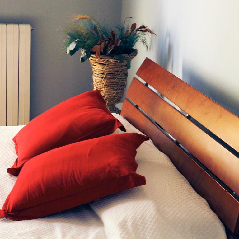 Luxury Central Apartment - Three-Bedroom Apartment - 15