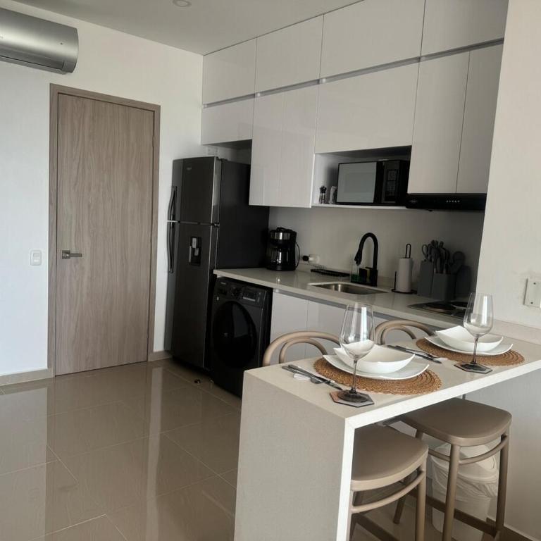 New Apto Beach Front & Close to Airport - Apartamento de 1 dormitorio - 52