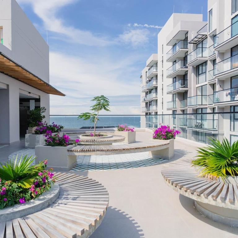 Cozy & Stylish Beachfront Apartment - Studio Apartment - 17