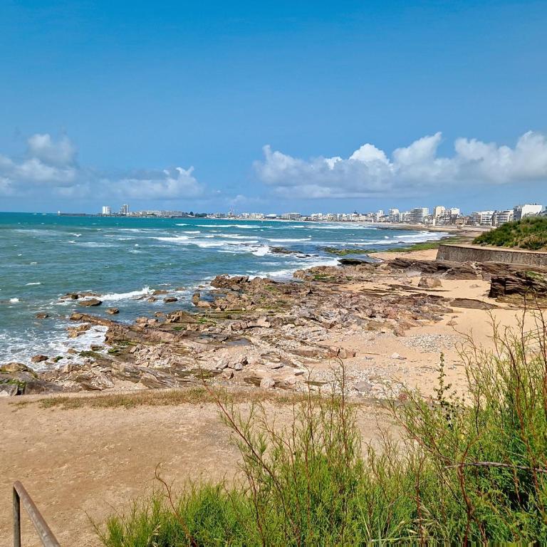 Studio Face Plage aux Sables d'Olonne avec Balcon, Ascenseur et Proximité Centre-Ville - FR-1-331-46 - Studio - 18