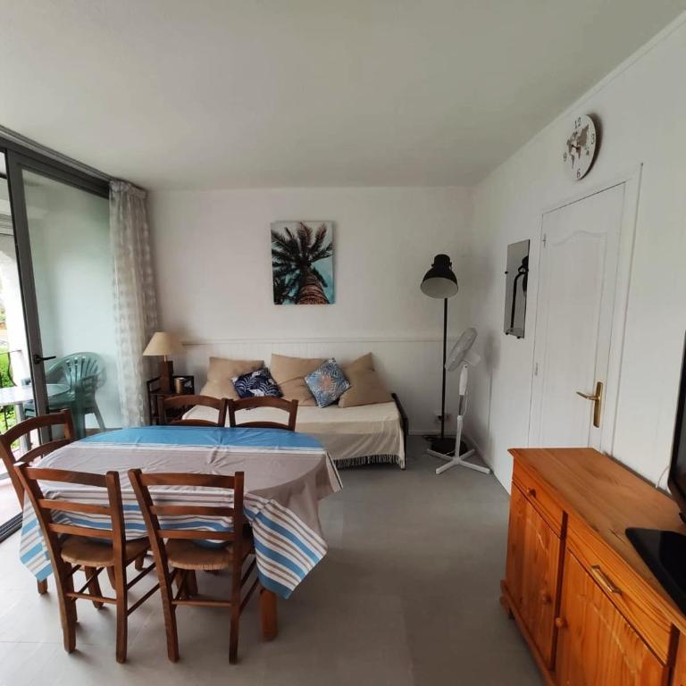 Appartement avec piscine, parking proche plage - FR-1-837-19 - Apartment - 2