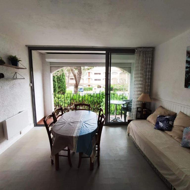 Appartement avec piscine, parking proche plage - FR-1-837-19 - Apartment - 6