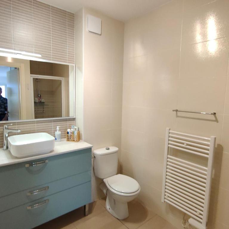 Appartement T2 avec Clim, WIFI, Terrasse et Garage à 200m Plage - FR-1-781-102 - Appartamento - 9
