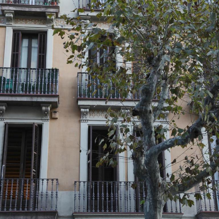 Barcelona Eixample - Three-Bedroom Apartment - Rosellon 164 - 1