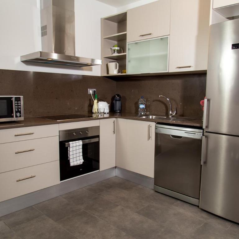 Autèntic Eixample Barcelona - Luxury Three-Bedroom Apartment - Aribau 66 - 22