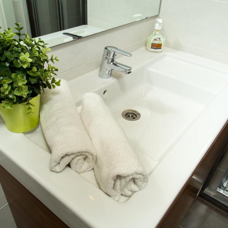 Autèntic Eixample Barcelona - Luxury Three-Bedroom Apartment - Aribau 66 - 32