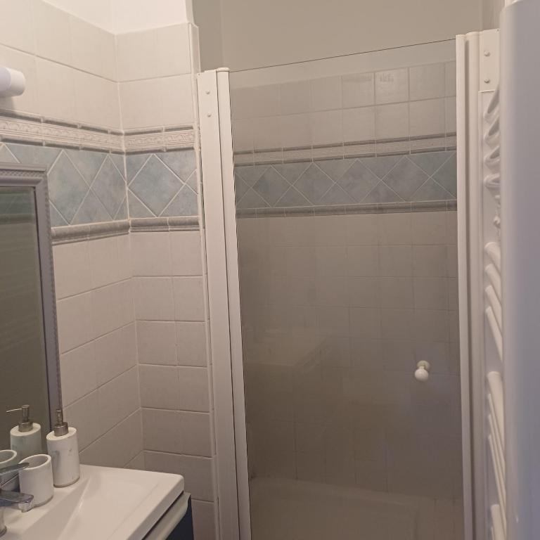 Studio cosy, terrasse, logement entier Aix-en-Provence dans maison - Appartement 1 Chambre - 12