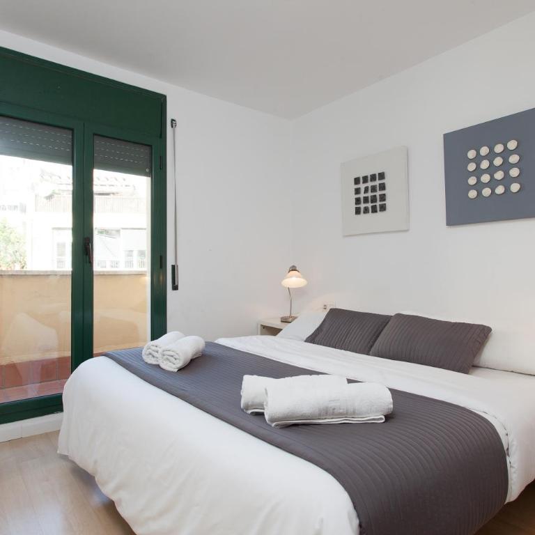 Plaza Catalunya City Center Apartments - Three-Bedroom Apartment with Terrace - 59
