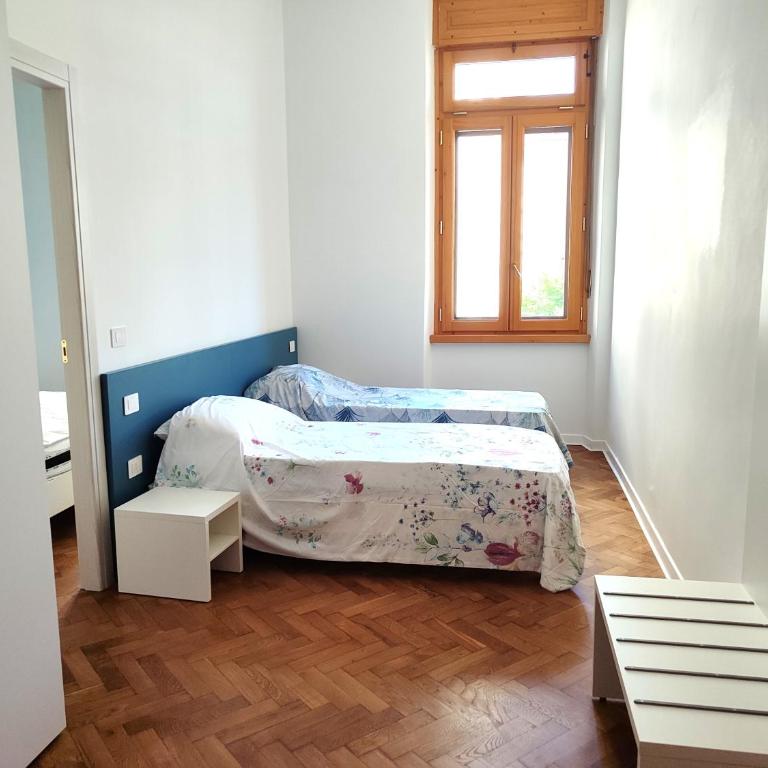Triestecenter Rooms & Apartments - Colori di Trieste - Two-Bedroom Apartment with Balcony - 2
