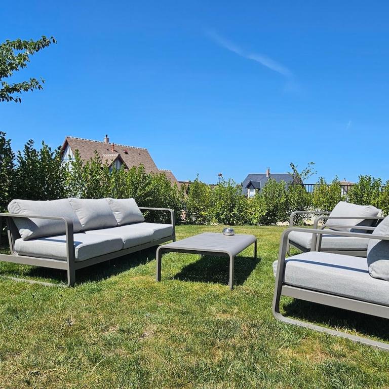 Beautiful family home, 4 bedrooms, 3 bathrooms, quiet, lovely place - Villa - 20
