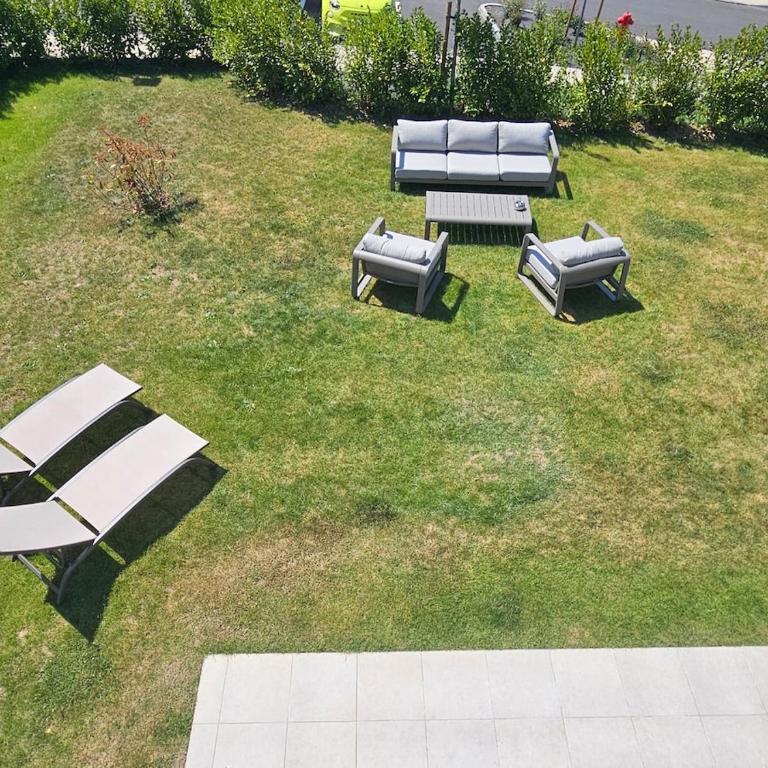 Beautiful family home, 4 bedrooms, 3 bathrooms, quiet, lovely place - Villa - 36