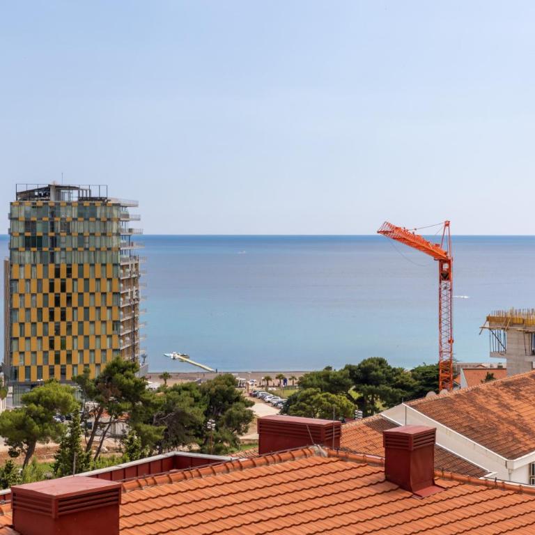 Just 7 Min from the Beach Stylish 2BR - Two-Bedroom Apartment - 11