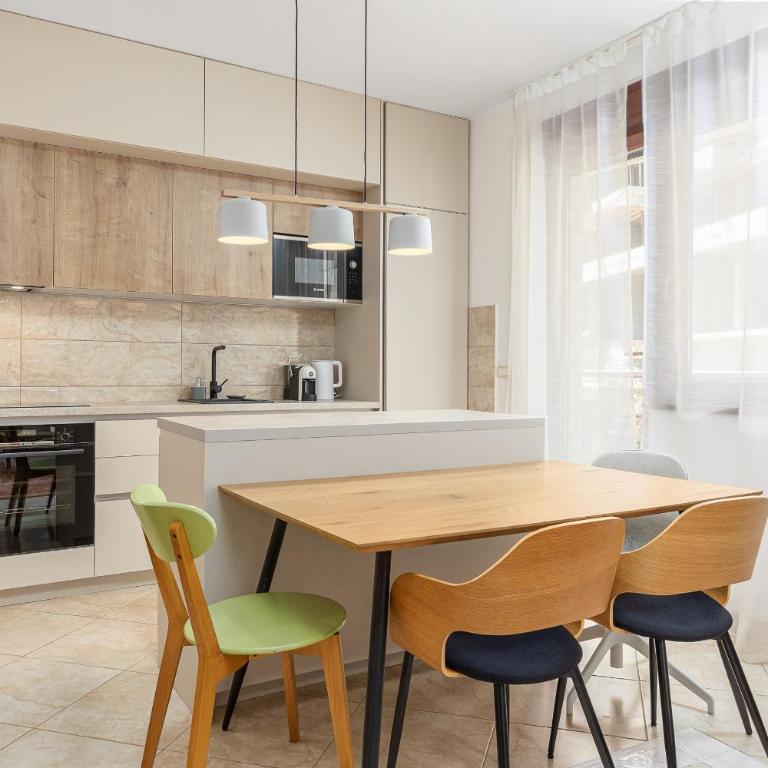 Just 7 Min from the Beach Stylish 2BR - Two-Bedroom Apartment - 13