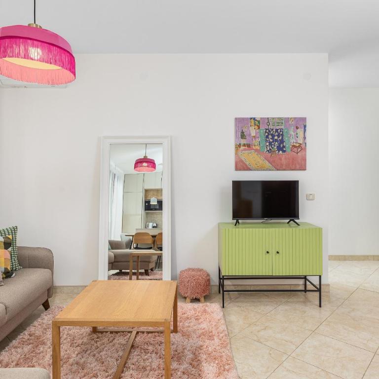 Just 7 Min from the Beach Stylish 2BR - Two-Bedroom Apartment - 10