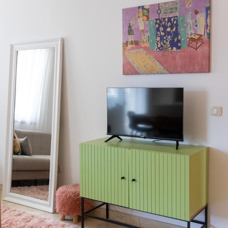 Just 7 Min from the Beach Stylish 2BR - Two-Bedroom Apartment - 24