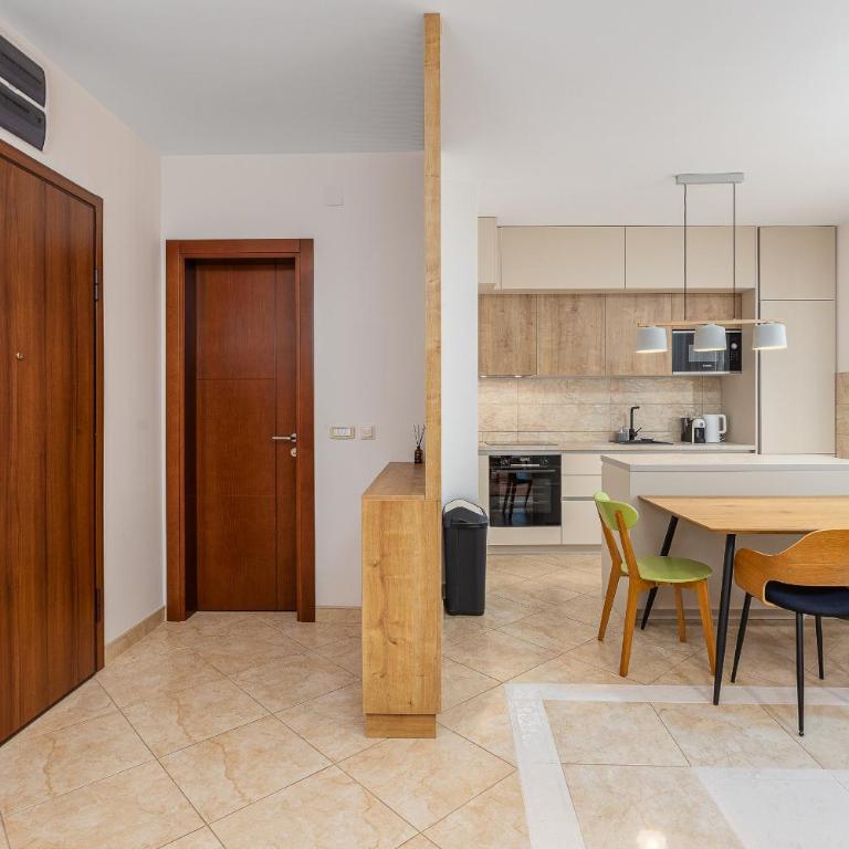 Just 7 Min from the Beach Stylish 2BR - Two-Bedroom Apartment - 18