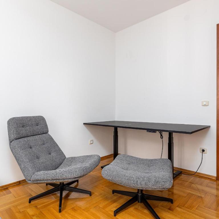 Just 7 Min from the Beach Stylish 2BR - Two-Bedroom Apartment - 30