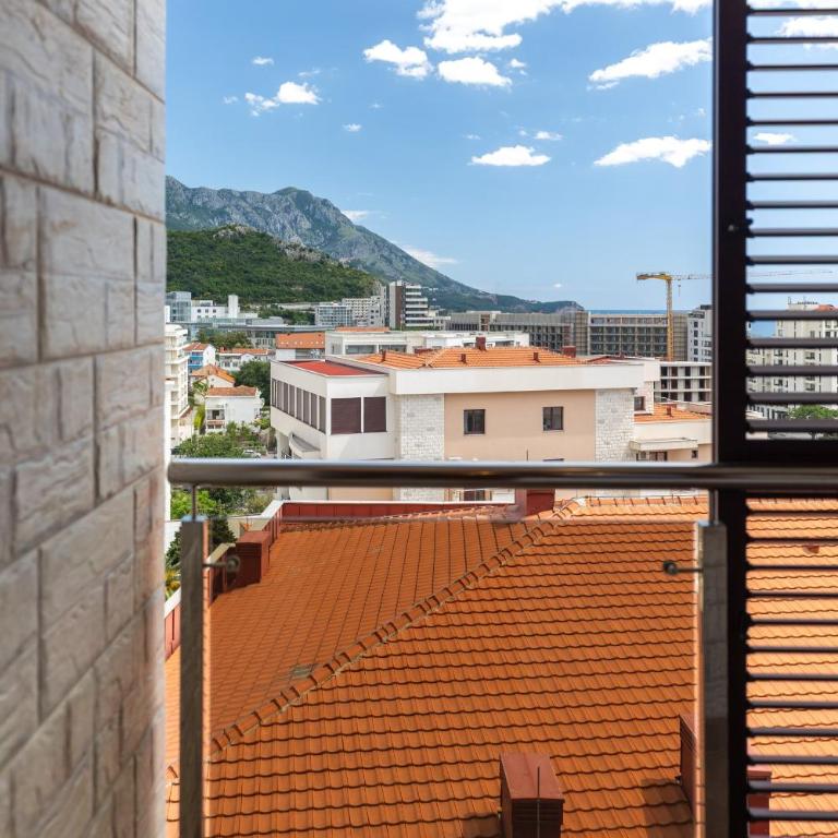 Just 7 Min from the Beach Stylish 2BR - Two-Bedroom Apartment - 17
