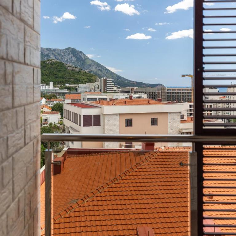Just 7 Min from the Beach Stylish 2BR - Two-Bedroom Apartment - 16