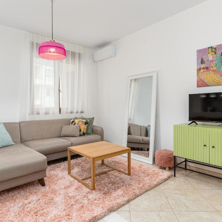 Just 7 Min from the Beach Stylish 2BR - Two-Bedroom Apartment - 26