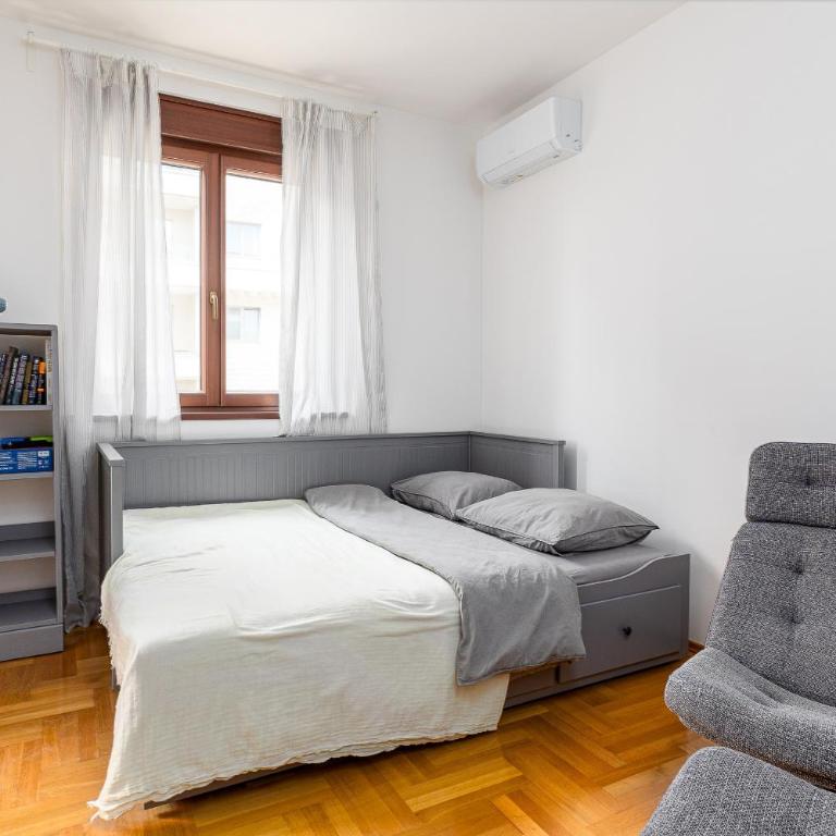 Just 7 Min from the Beach Stylish 2BR - Two-Bedroom Apartment - 27