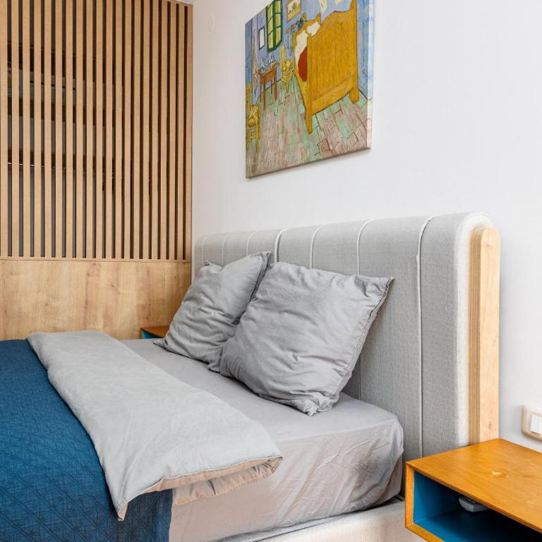 Just 7 Min from the Beach Stylish 2BR - Two-Bedroom Apartment - 33